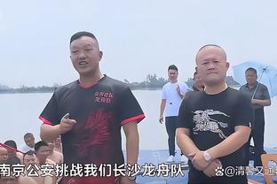 赛后被队员浇水 芬奇：他们特别想赢下本场比赛 感谢大家